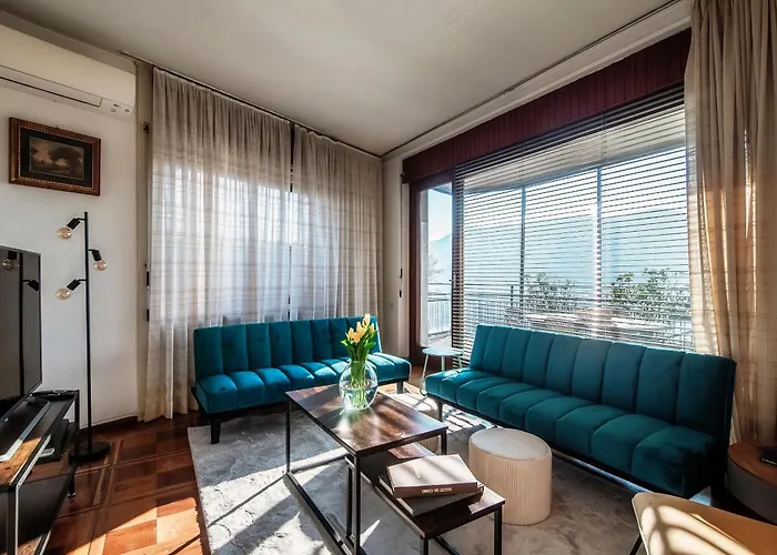 And View - Downtown * Como